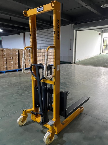 2噸C形鋼手動(dòng)堆高車